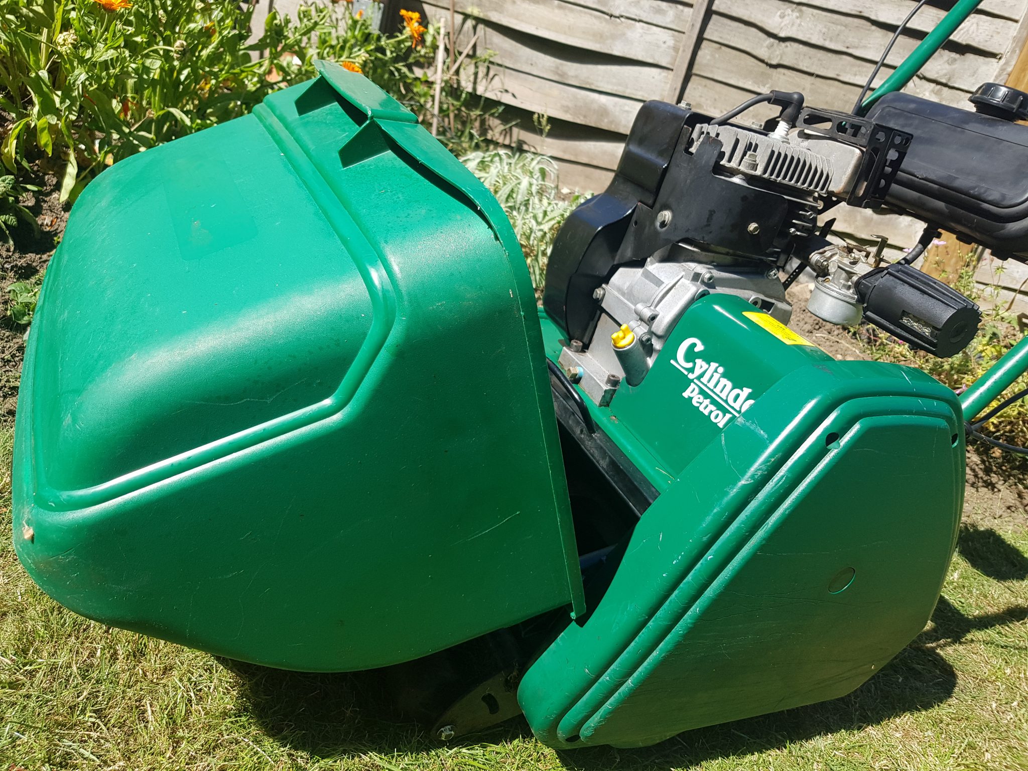 Qualcast Classic 35s Cylinder Petrol Lawn Mower with Grass Box. Fully