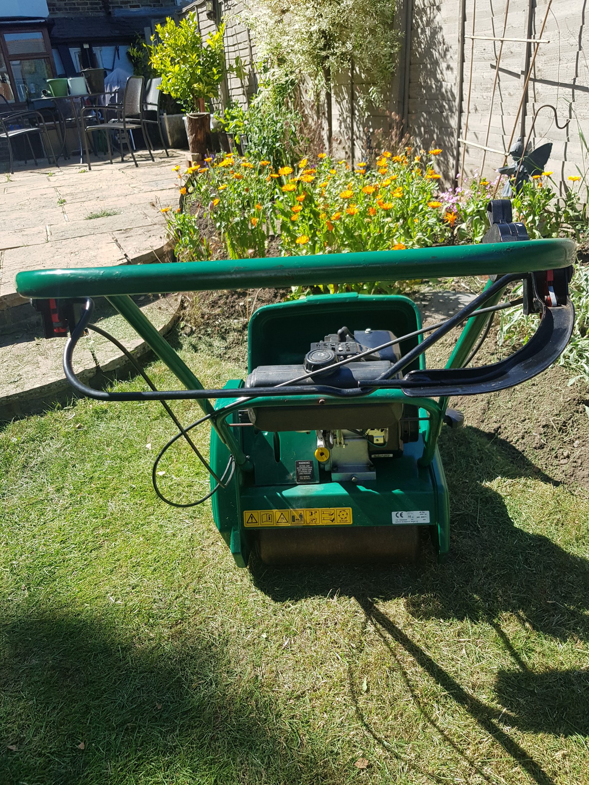 Qualcast Classic 35s Cylinder Petrol Lawn Mower with Grass Box. Fully