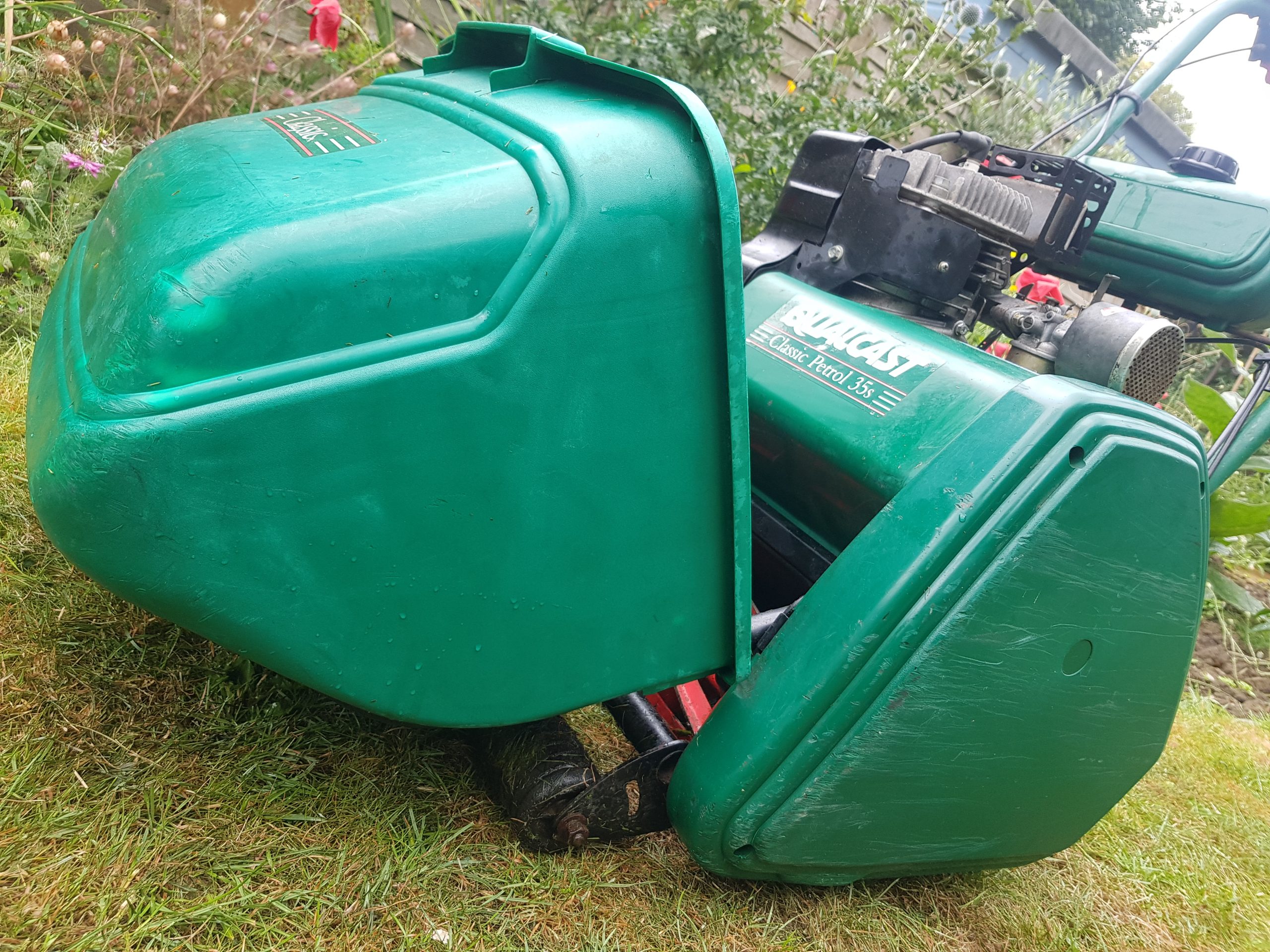 Qualcast Classic 35s Cylinder Petrol Lawn Mower with Grass Box. Fully